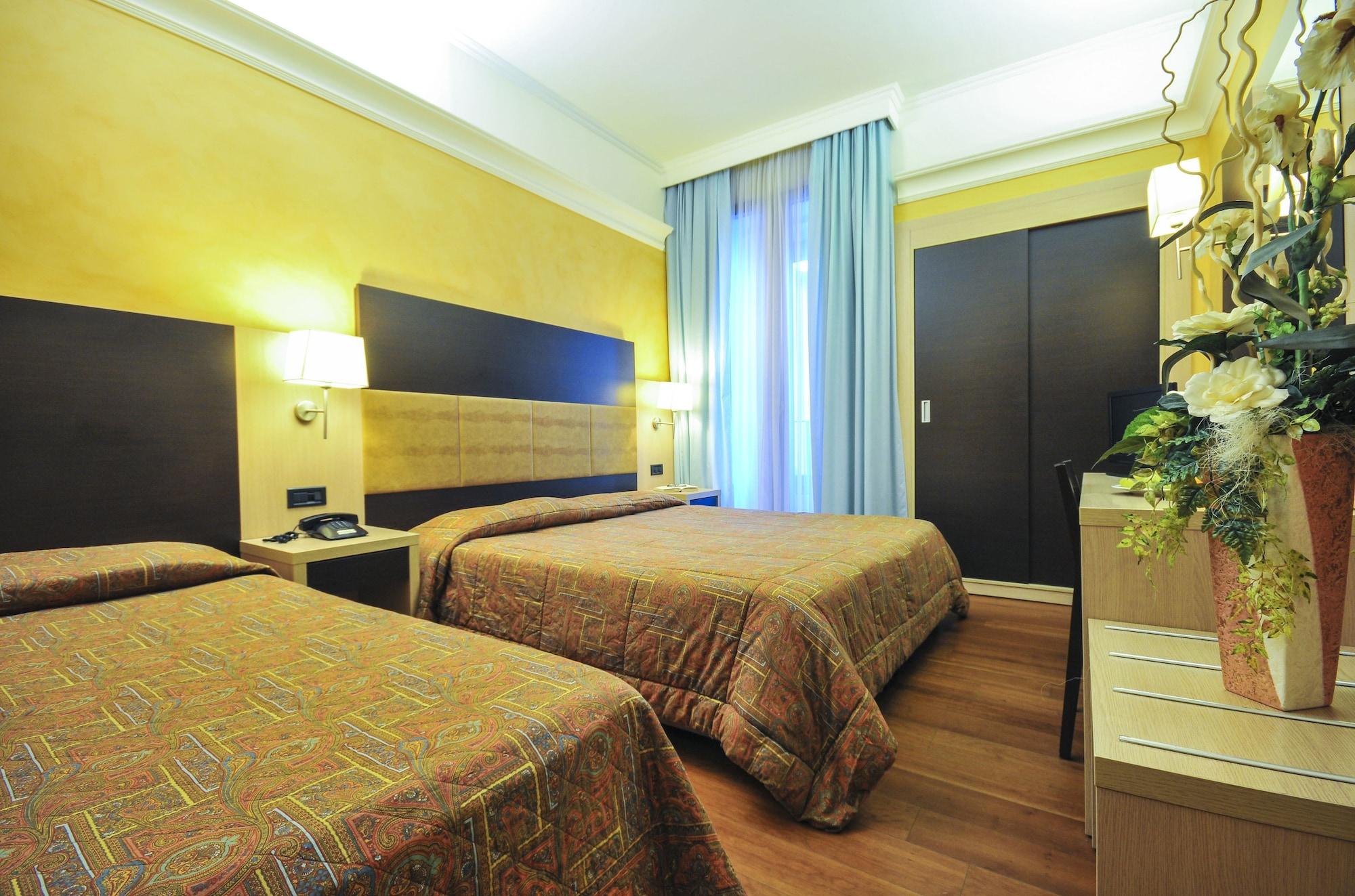 Hotel Enrichetta 데센자노델가르다 외부 사진