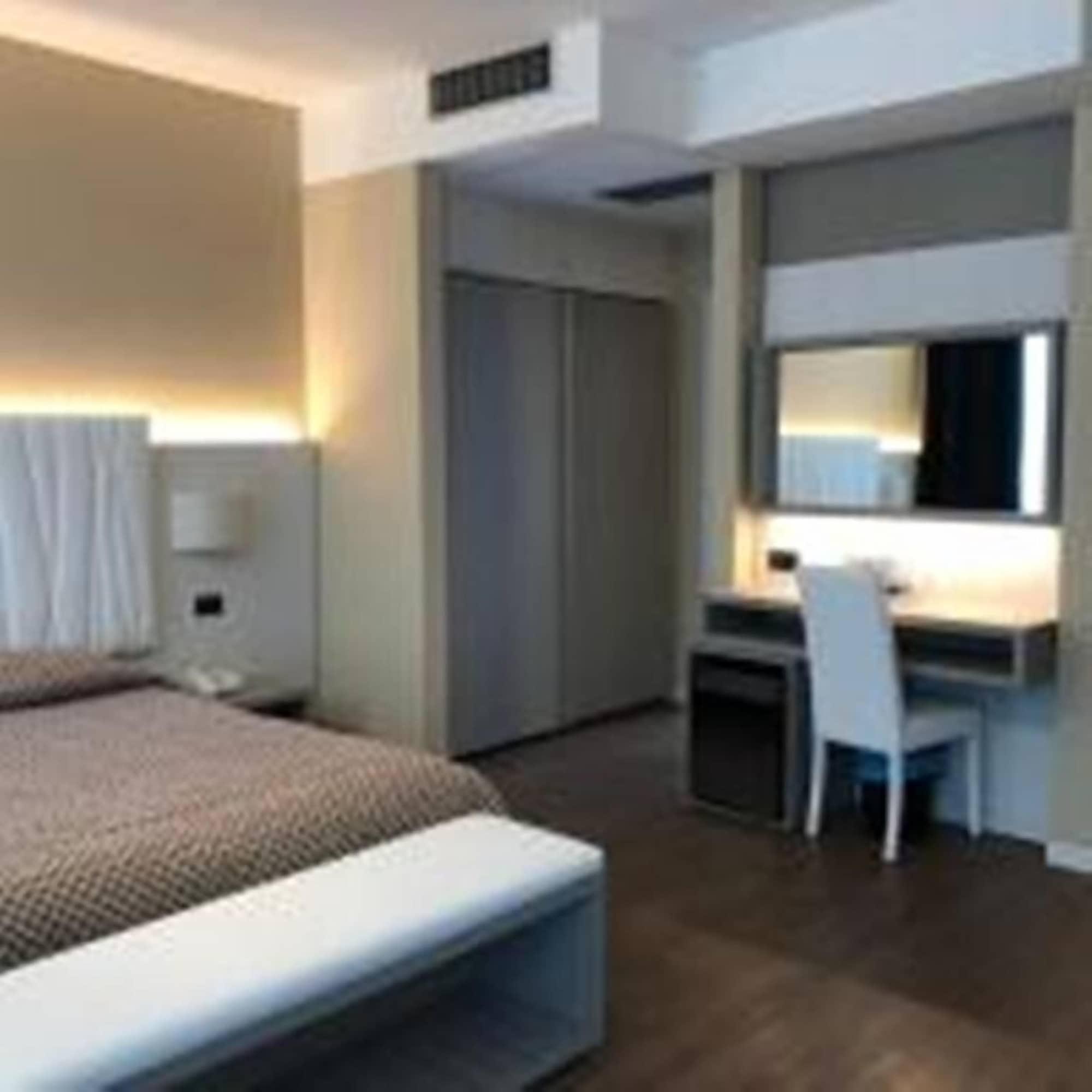 Hotel Enrichetta 데센자노델가르다 외부 사진