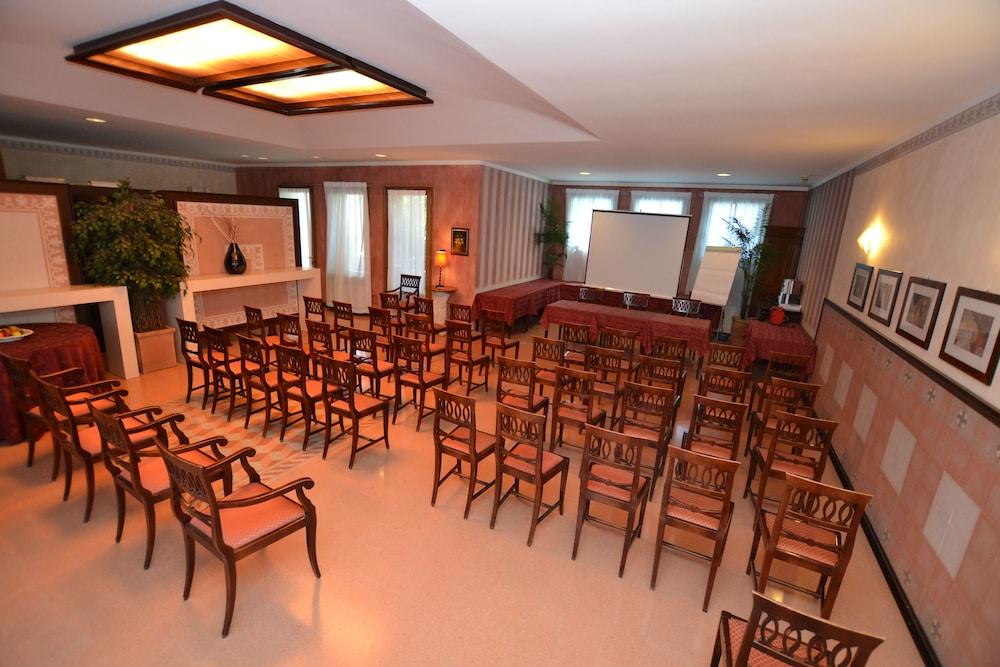Hotel Enrichetta 데센자노델가르다 외부 사진