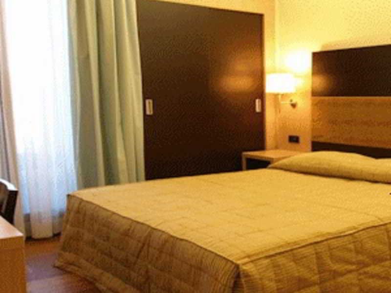 Hotel Enrichetta 데센자노델가르다 객실 사진