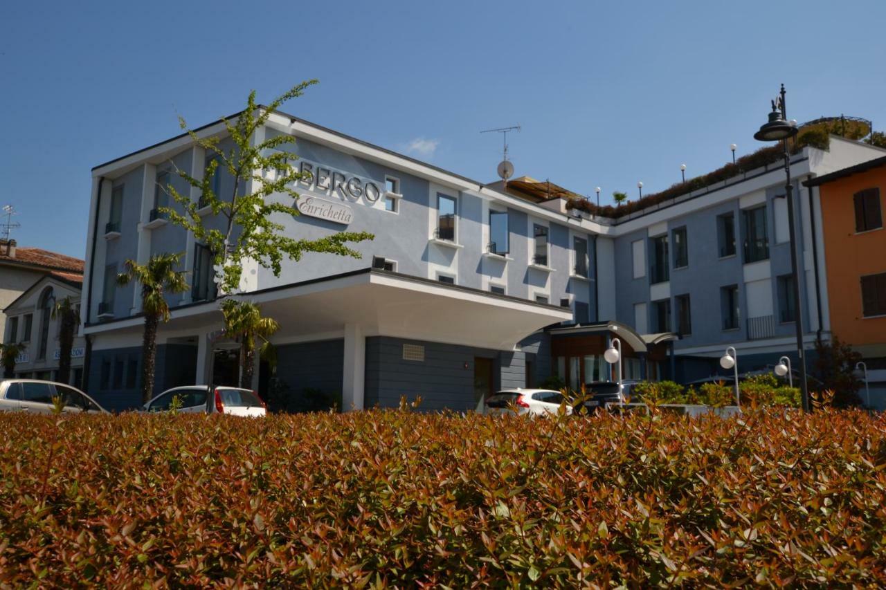 Hotel Enrichetta 데센자노델가르다 외부 사진